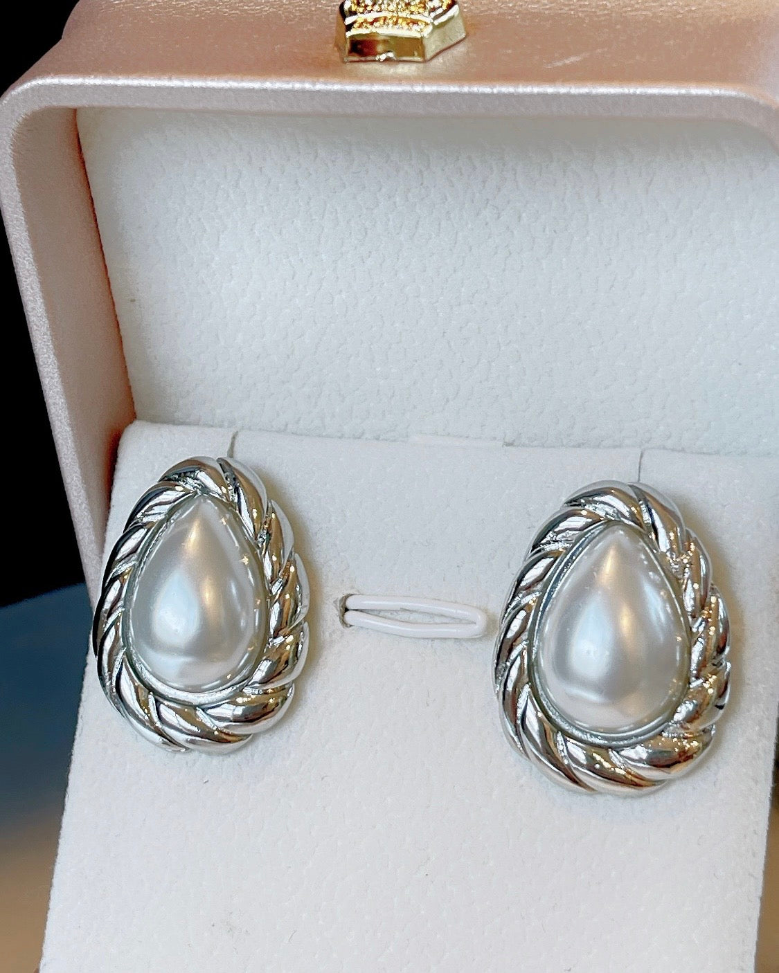 Droplet Pearl Framed Button Earring