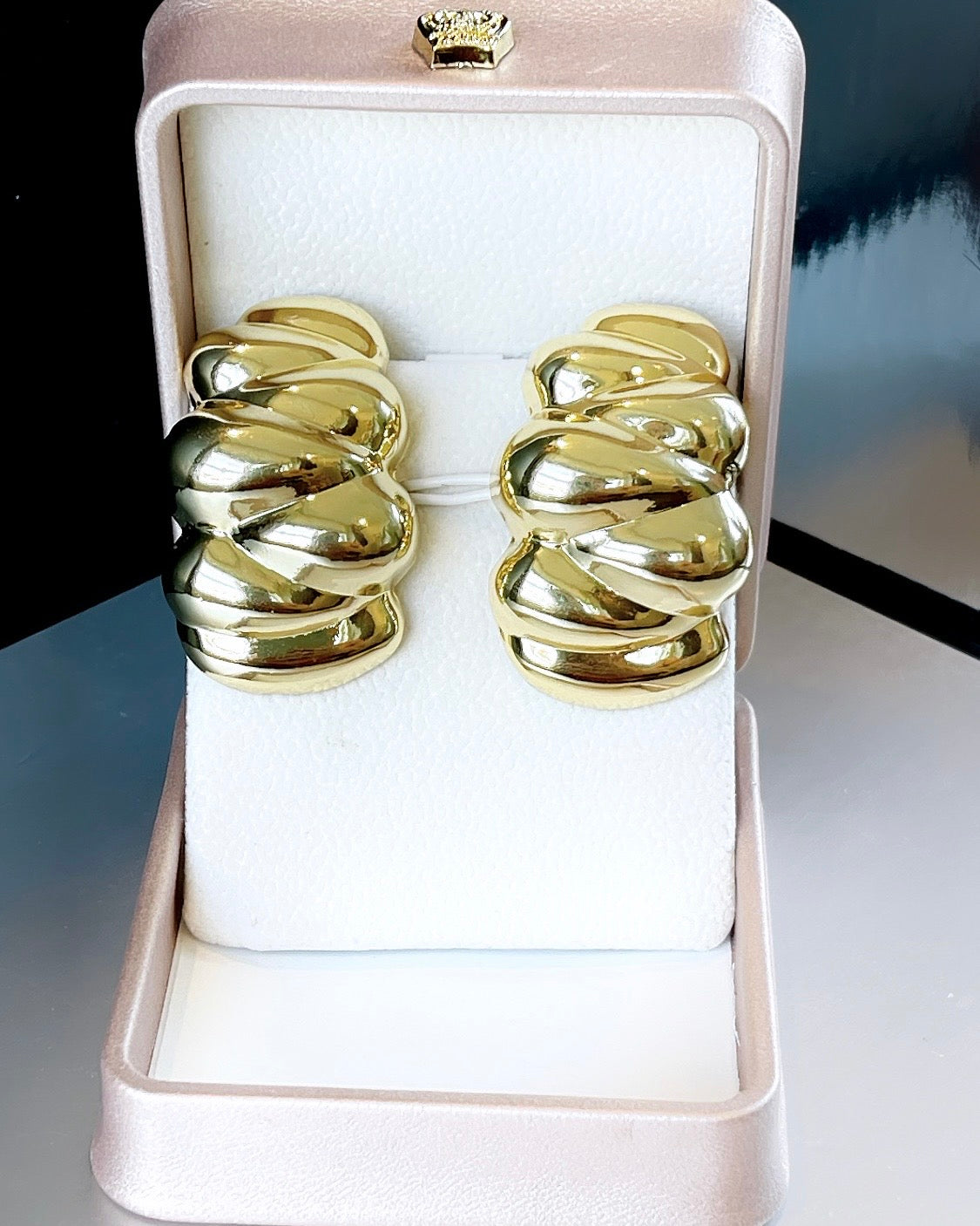 Maxi Croissant Earring