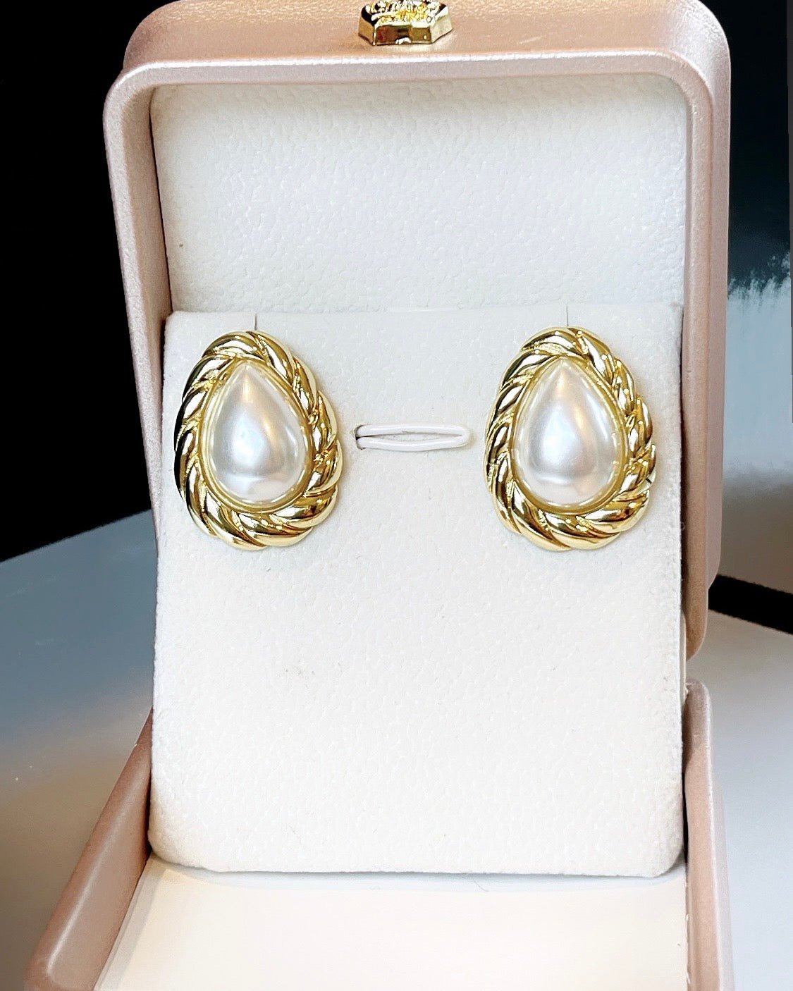 Droplet Pearl Framed Button Earring