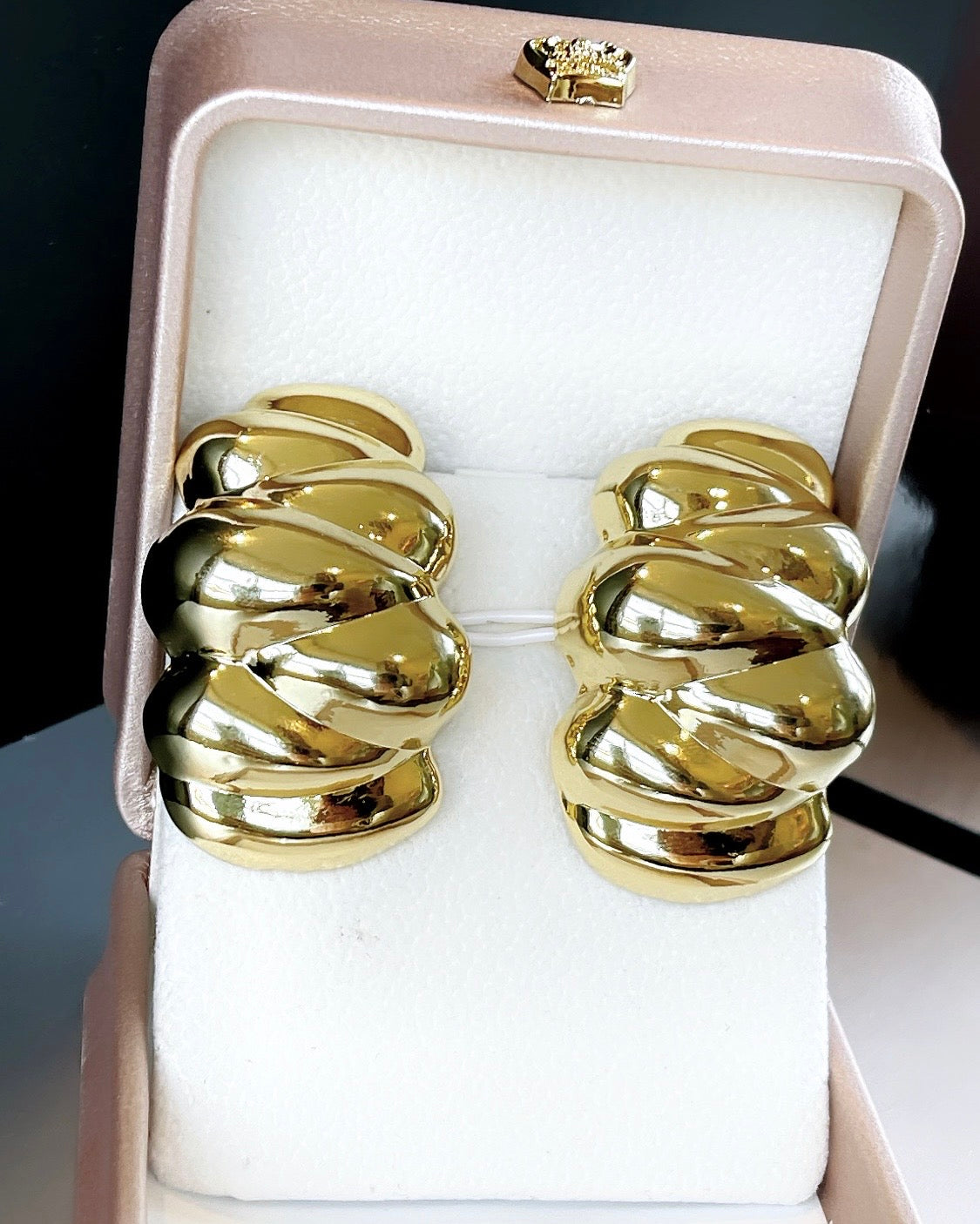 Maxi Croissant Earring