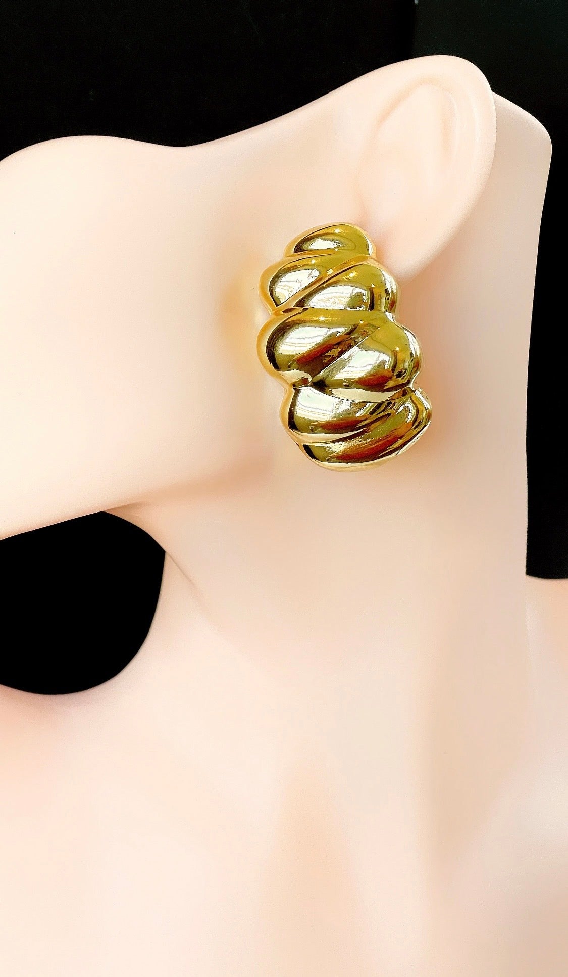 Maxi Croissant Earring