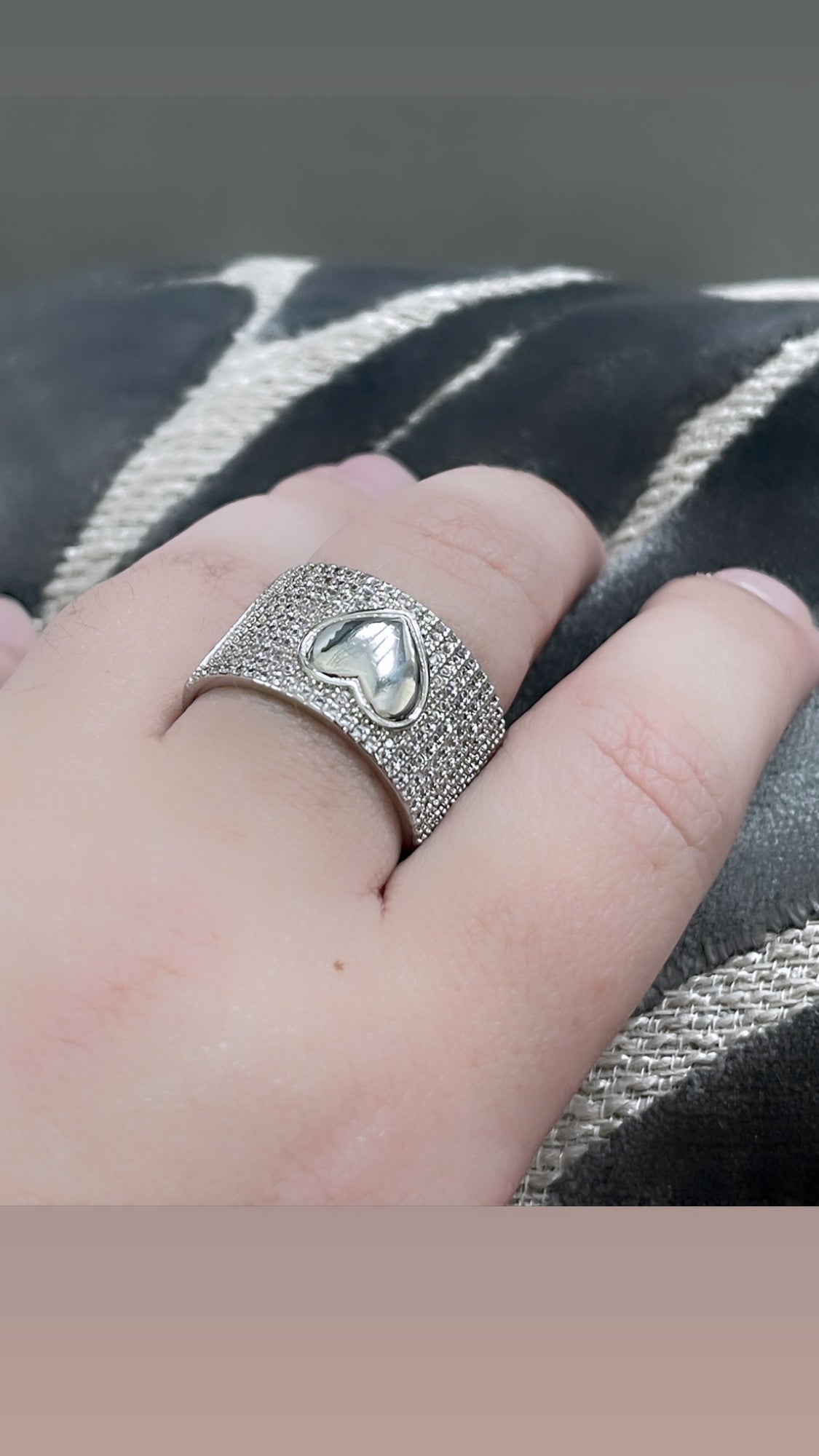 Wide Pave Glossy Heart Ring