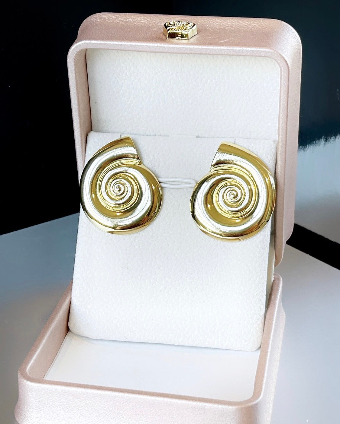 Sundial Seashell Earring