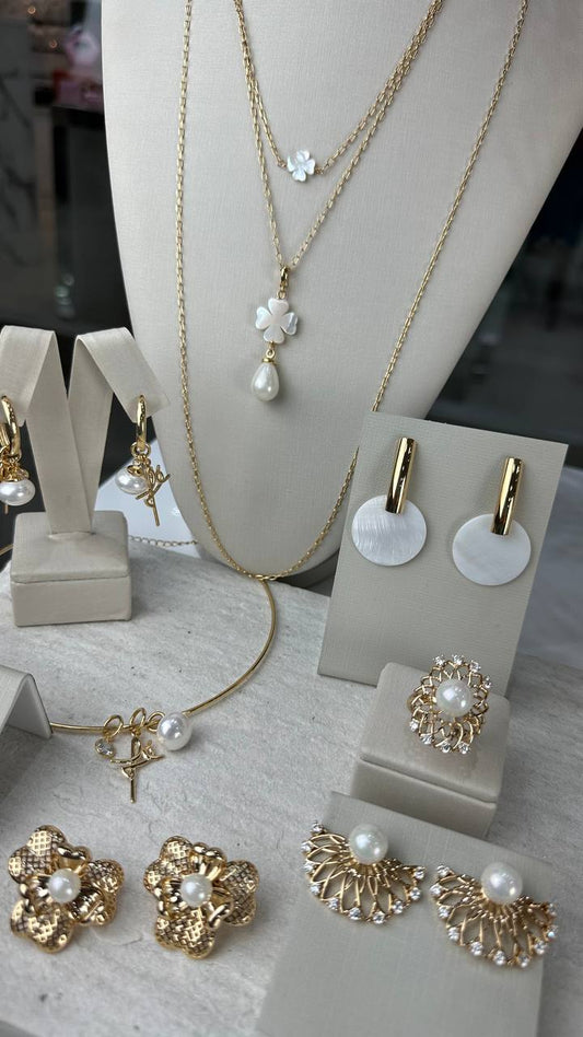 Long Mother Pearl Clover and Pearl Necklace