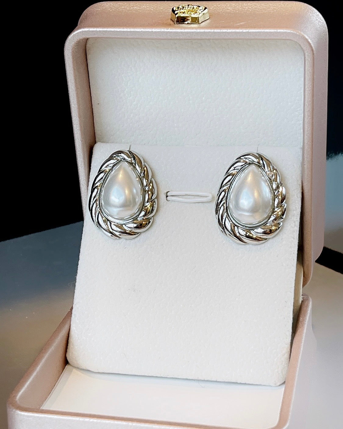 Droplet Pearl Framed Button Earring
