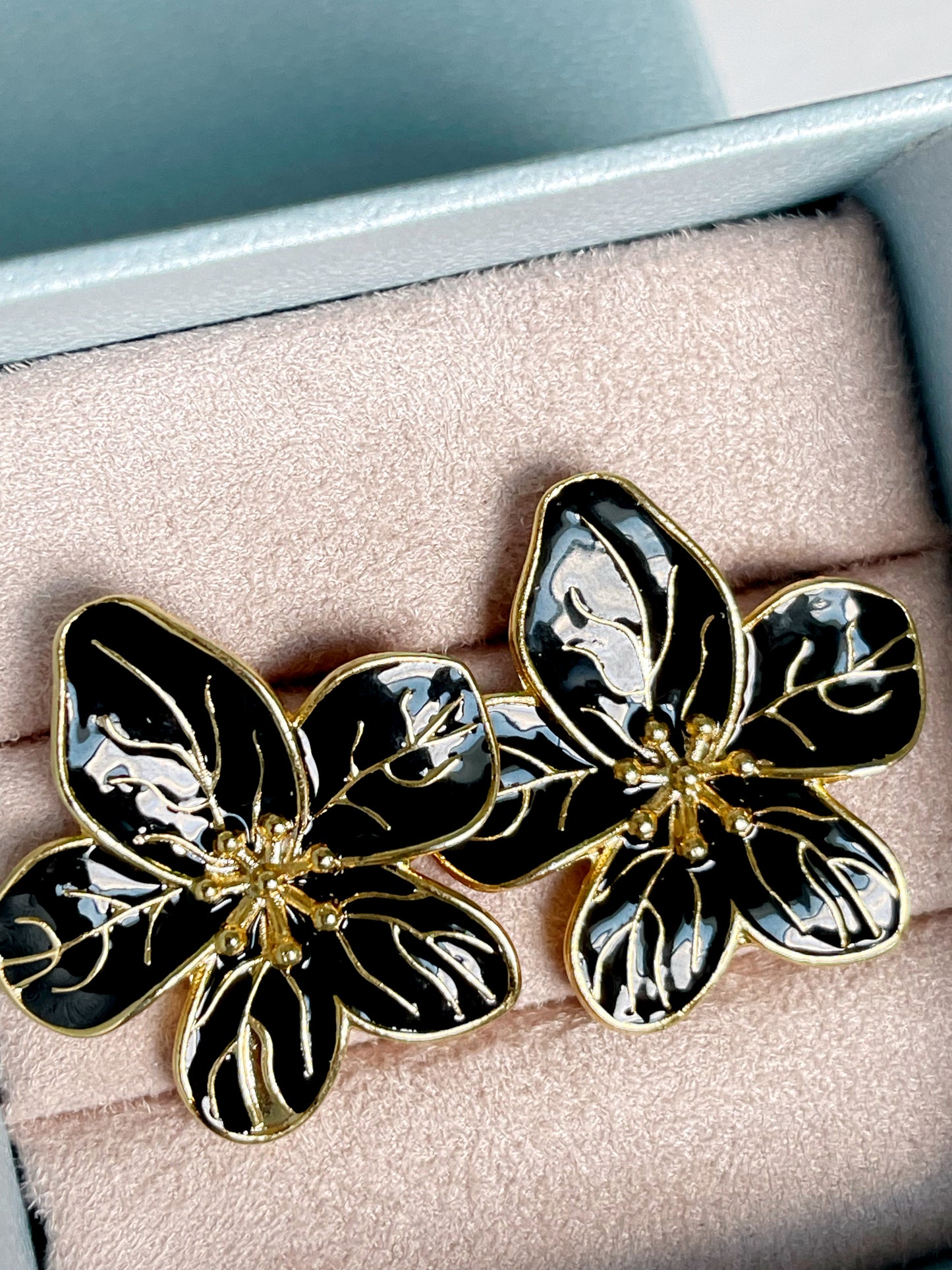 Enamel Narcissus Flower Earring