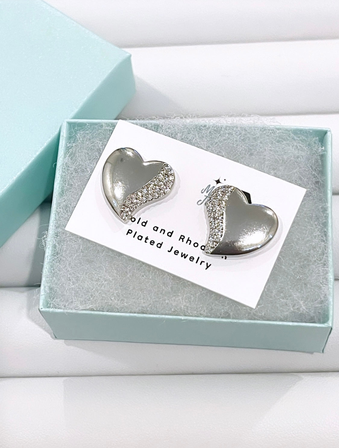 Glossy & Side Pave Heart Earring