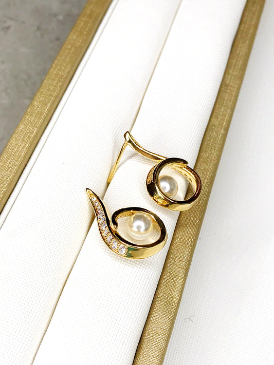 Music Note Pearl Earring