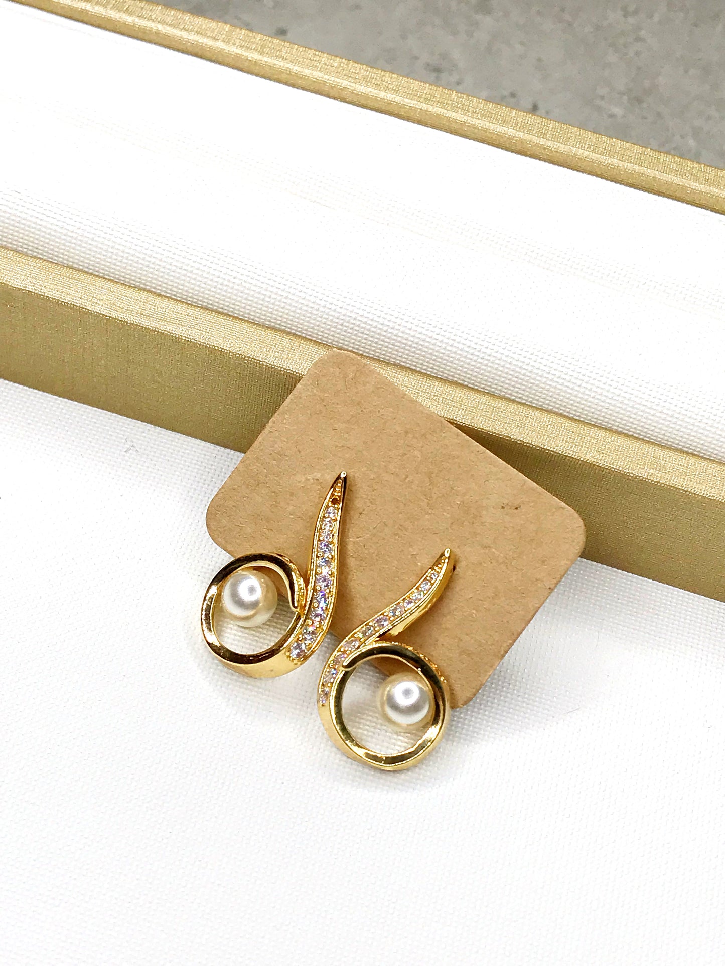 Music Note Pearl Earring