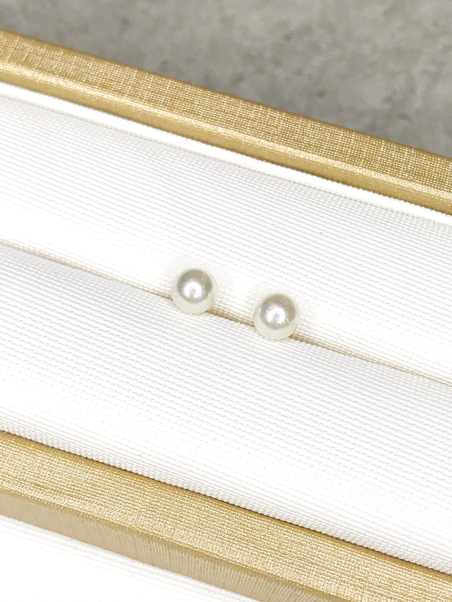 Petit Pearl Earring