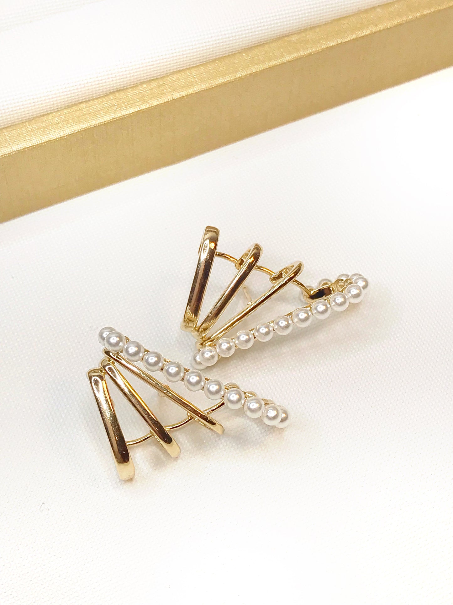 Pearl Earcuff Earring