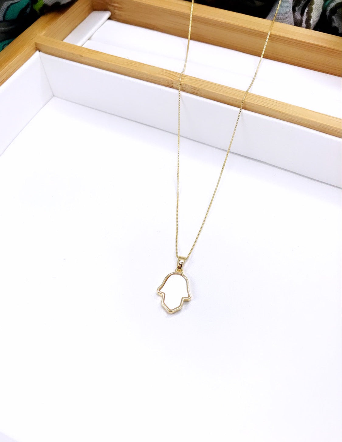 Delicat Mother Pearl Hamsa Necklace