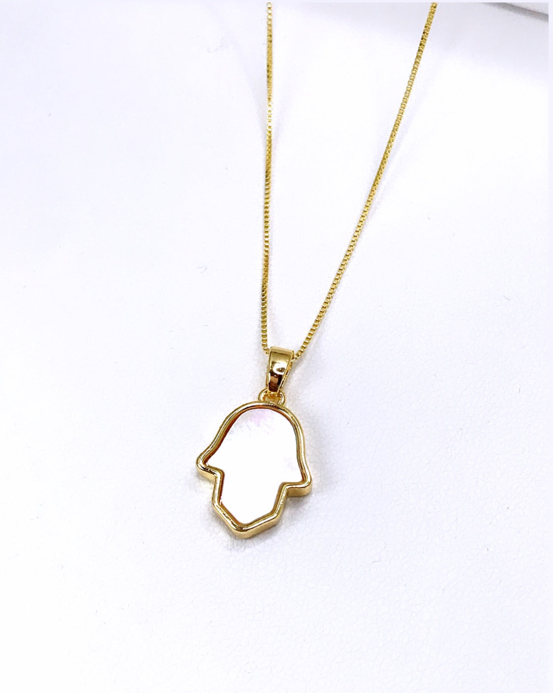 Delicat Mother Pearl Hamsa Necklace