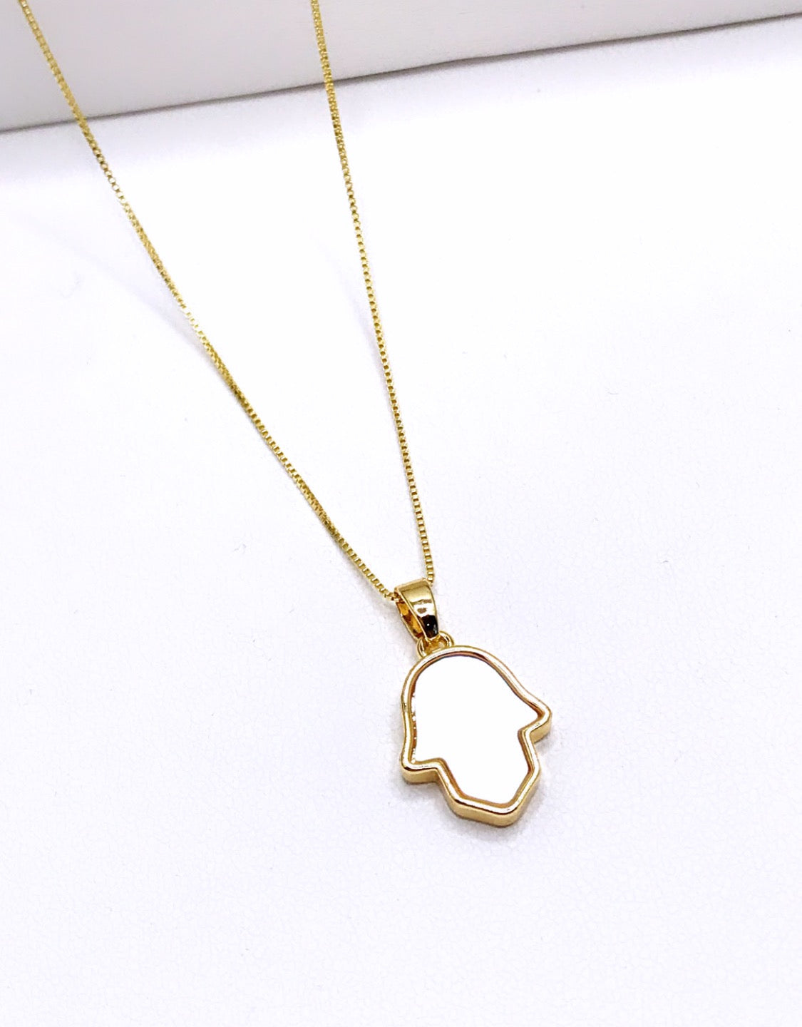 Delicat Mother Pearl Hamsa Necklace