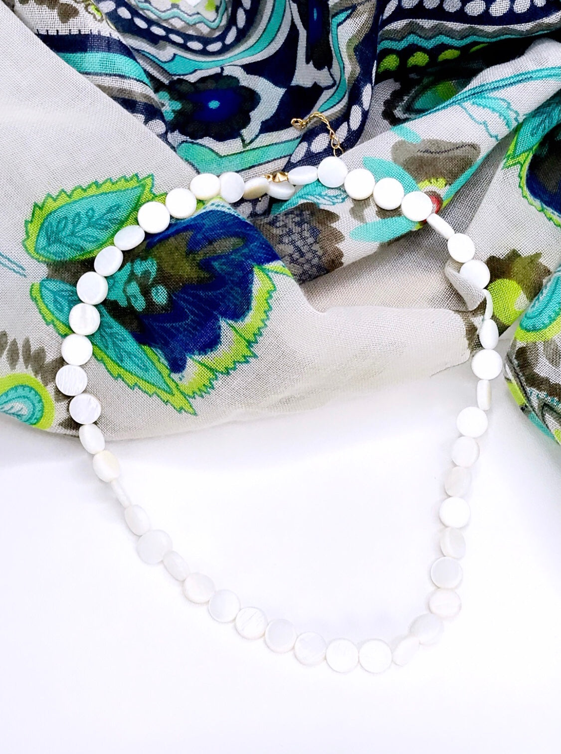 Flat Mother Pearl Choker Necklace