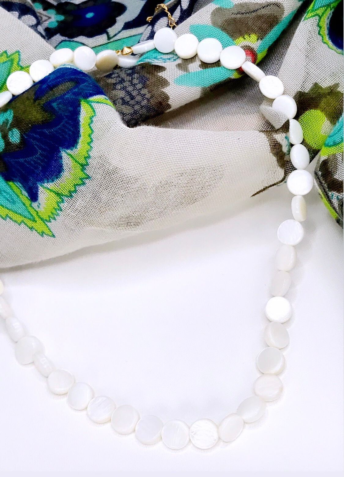Flat Mother Pearl Choker Necklace
