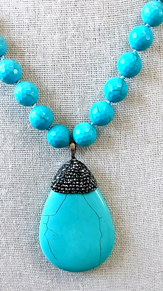 Drop Turquoise Howlite Short Necklace